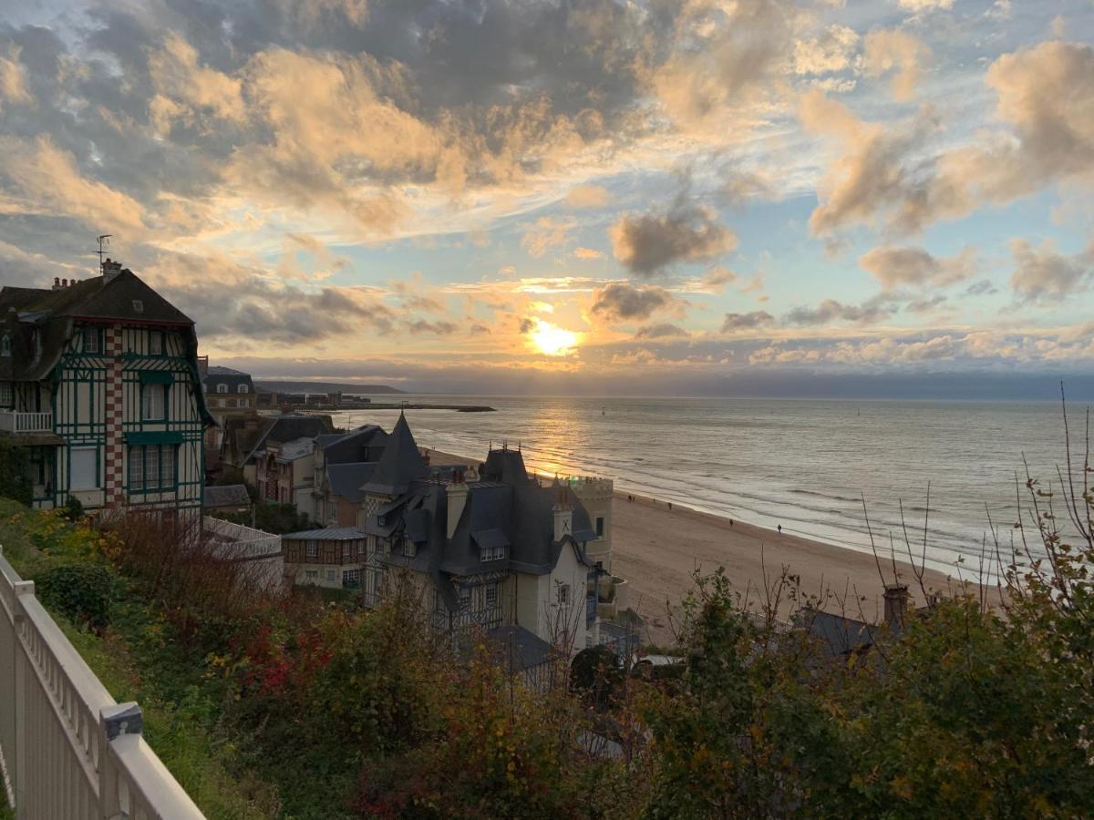Trouville, Appartement Renove Avec Grande Terrasse Au Calme Exterior photo